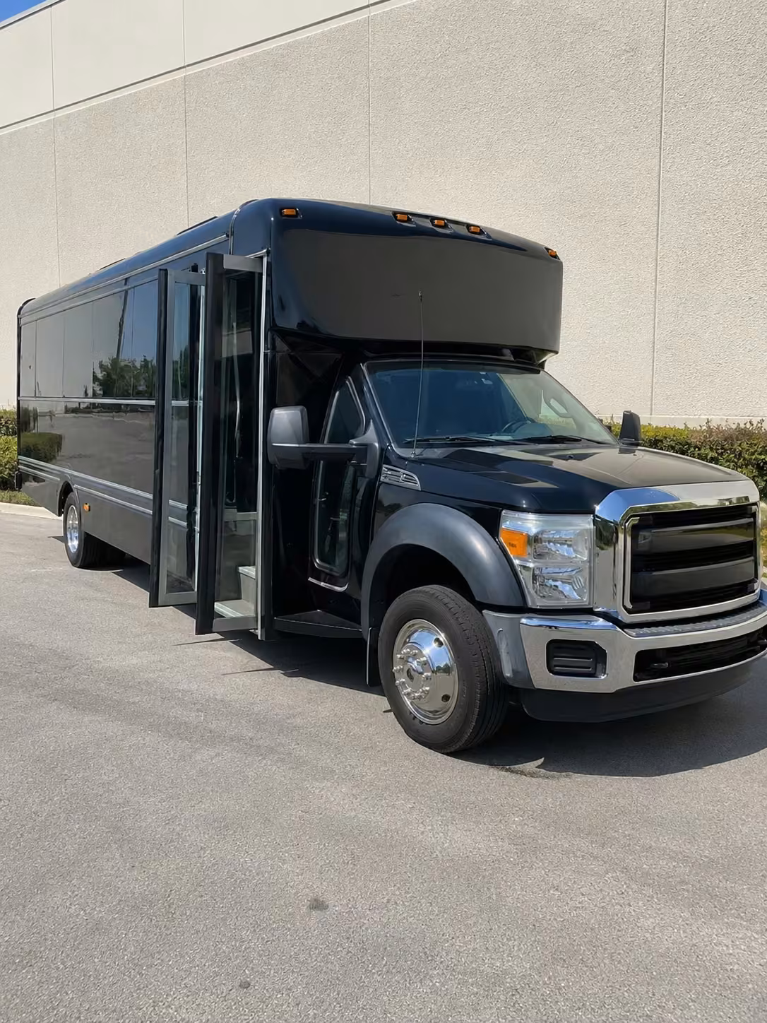 15 passenger party bus