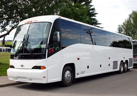 St Cloud 35 passenger charter bus exterior